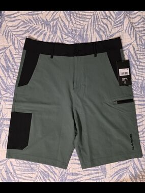 NWT! Dakine MTB Shorts Sz. 32